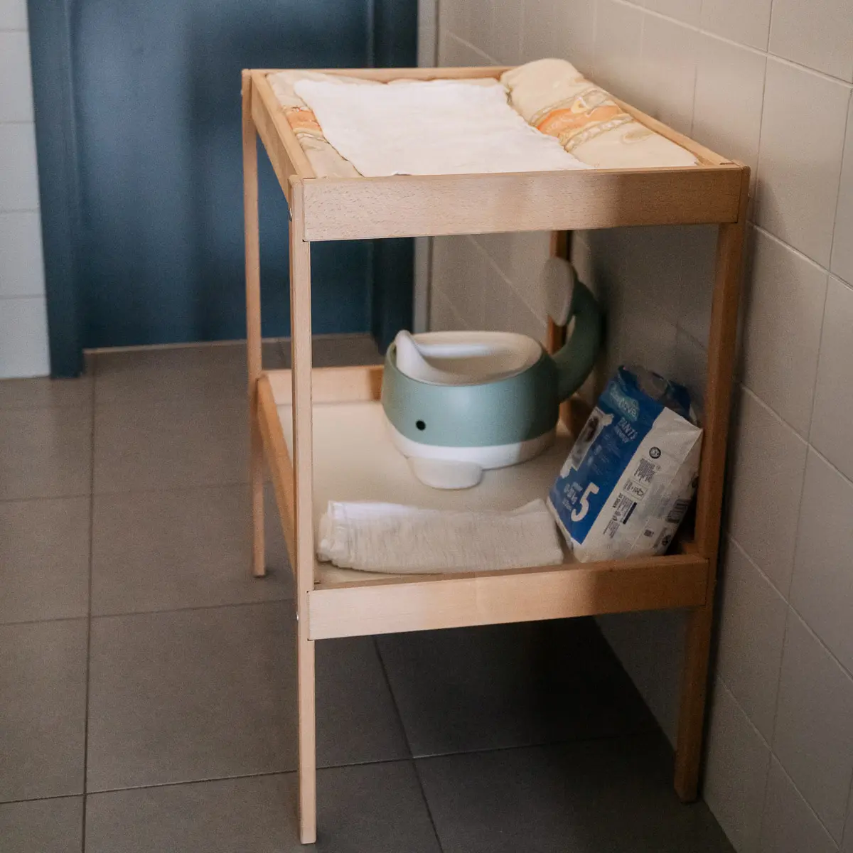 Sprcha a WC s prebaľovacím kútom