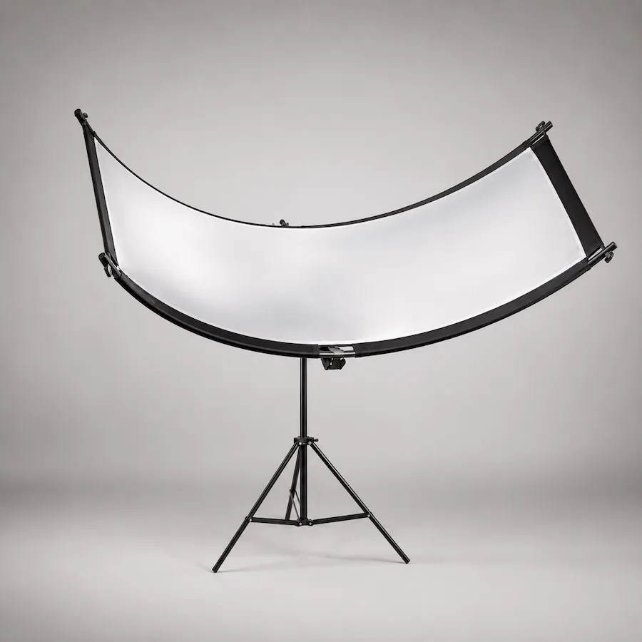Curved reflector